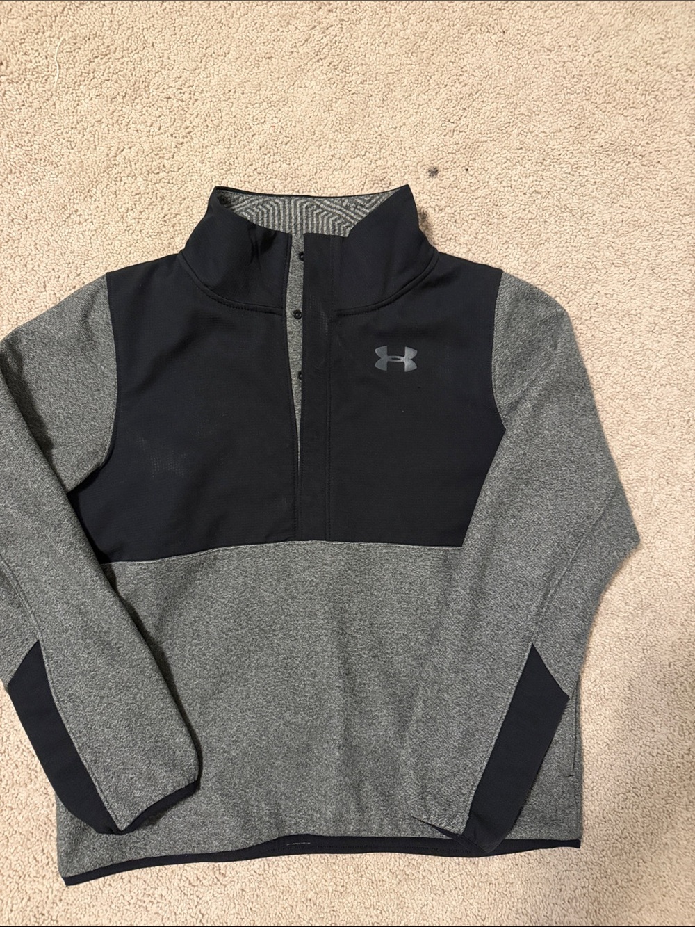Under Armour Boy’s XL Grey and Black Quarter Zip Pullover
